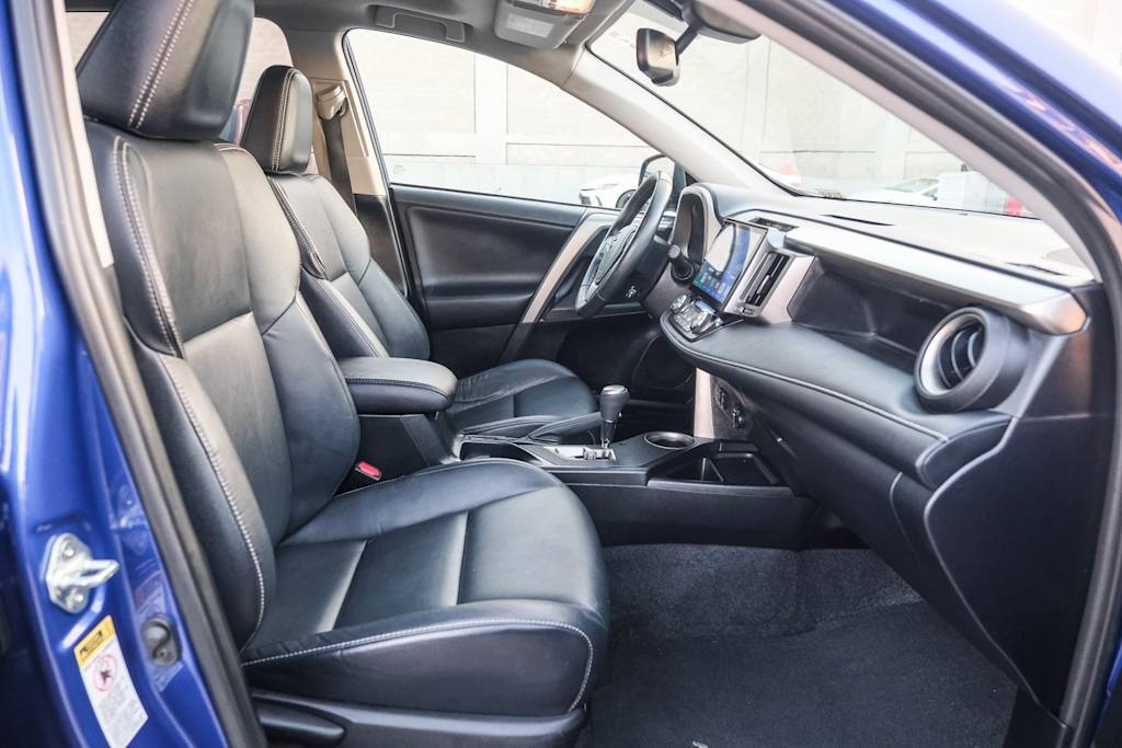 Thumbnail: 2015 Toyota RAV4 - 10