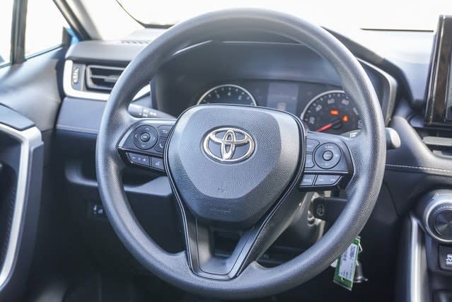 2021 Toyota RAV4 LE 7