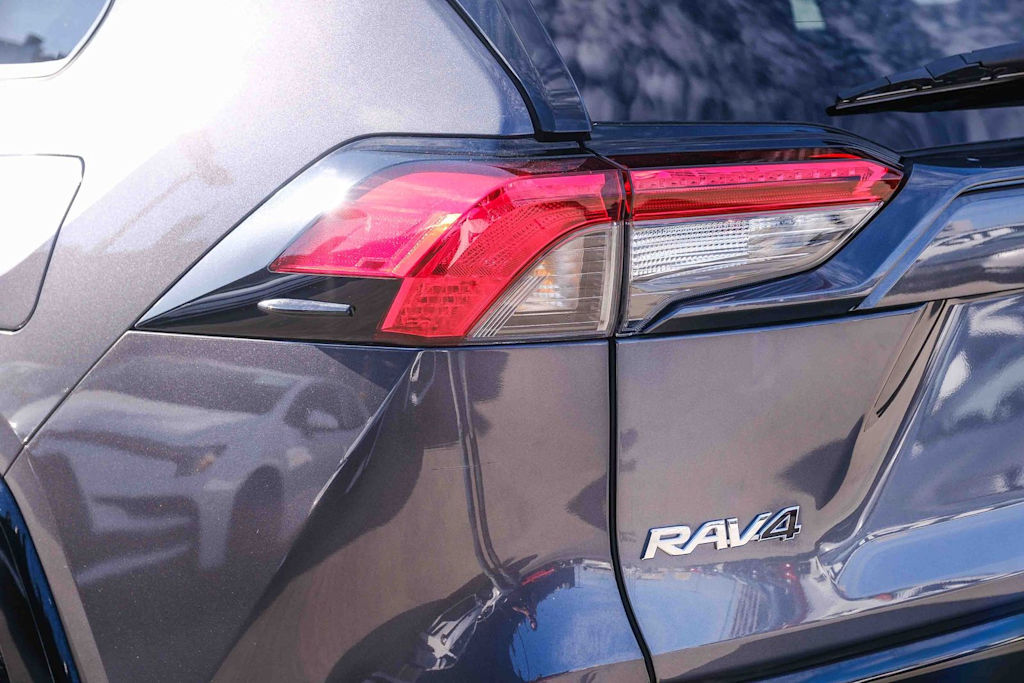 Thumbnail: 2022 Toyota RAV4 - 18