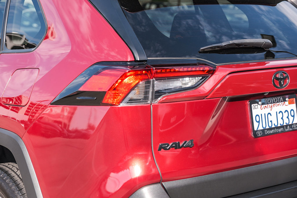 Thumbnail: 2022 Toyota RAV4 - 17