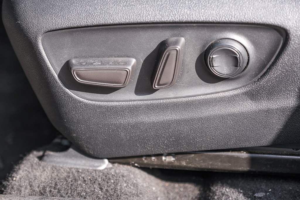 Thumbnail: 2022 Toyota RAV4 - 23