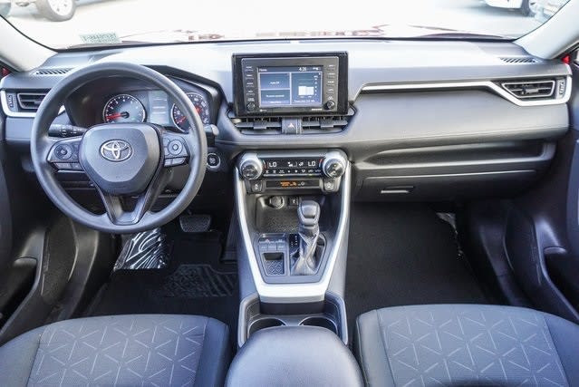 2021 Toyota RAV4 XLE 2