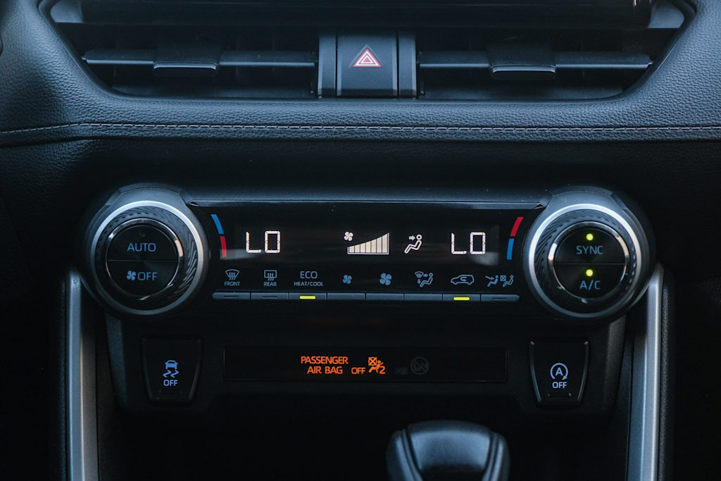 Thumbnail: 2021 Toyota RAV4 - 24