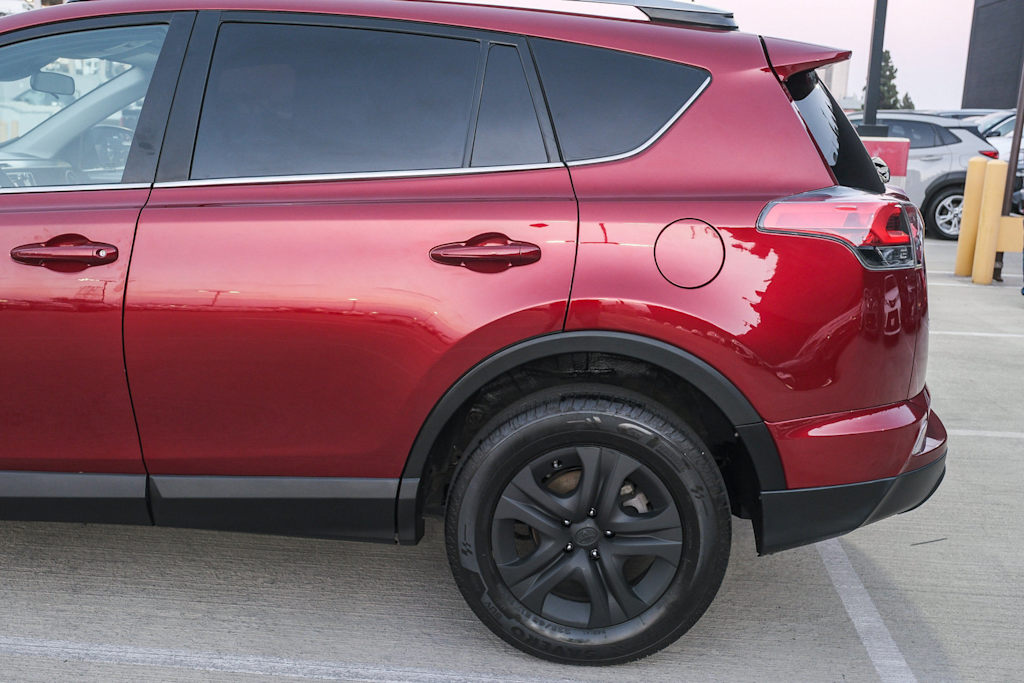Thumbnail: 2018 Toyota RAV4 - 6