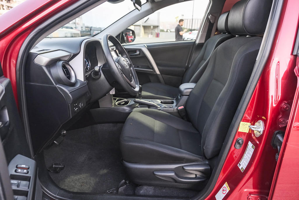Thumbnail: 2018 Toyota RAV4 - 10