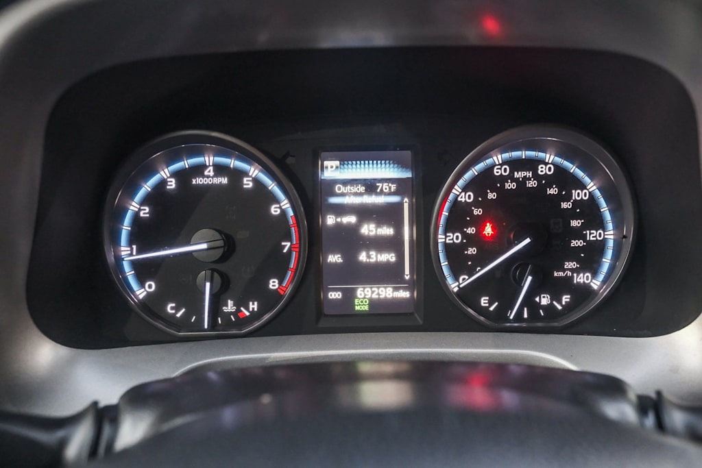 Thumbnail: 2018 Toyota RAV4 - 14