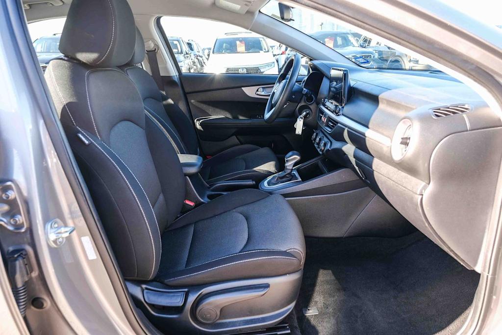 Thumbnail: 2024 Kia Forte - 9