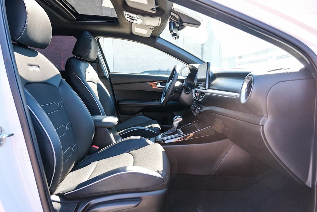 Thumbnail: 2023 Kia Forte - 9