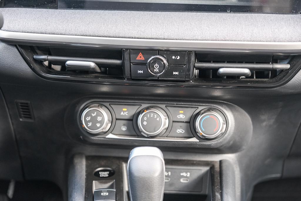 Thumbnail: 2025 Nissan Kicks - 24