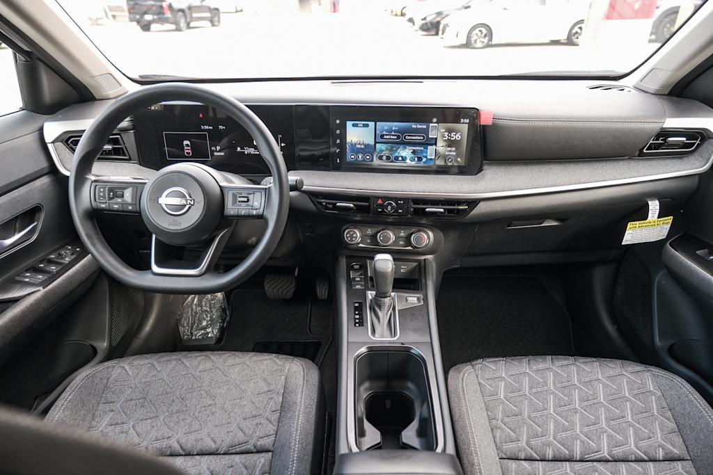 Thumbnail: 2025 Nissan Kicks - 2