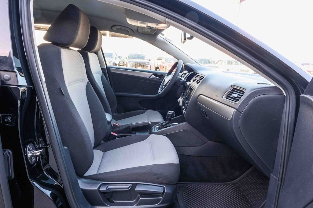 Thumbnail: 2018 Volkswagen Jetta - 9