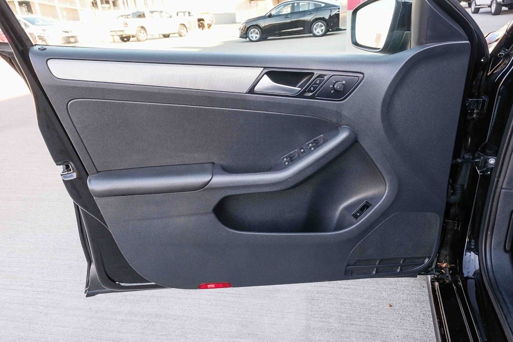 Thumbnail: 2018 Volkswagen Jetta - 25