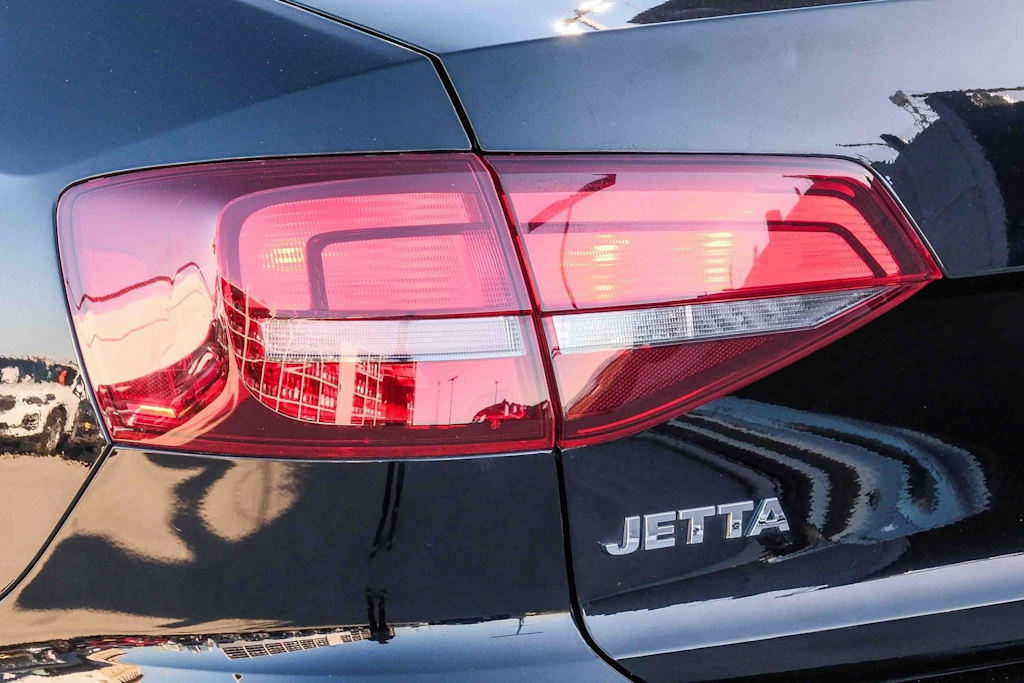 Thumbnail: 2018 Volkswagen Jetta - 18