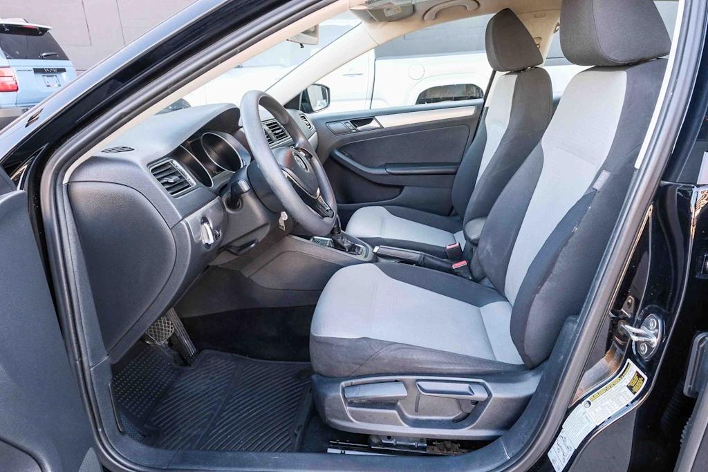 Thumbnail: 2018 Volkswagen Jetta - 10