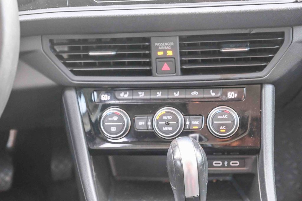 Thumbnail: 2021 Volkswagen Jetta - 22