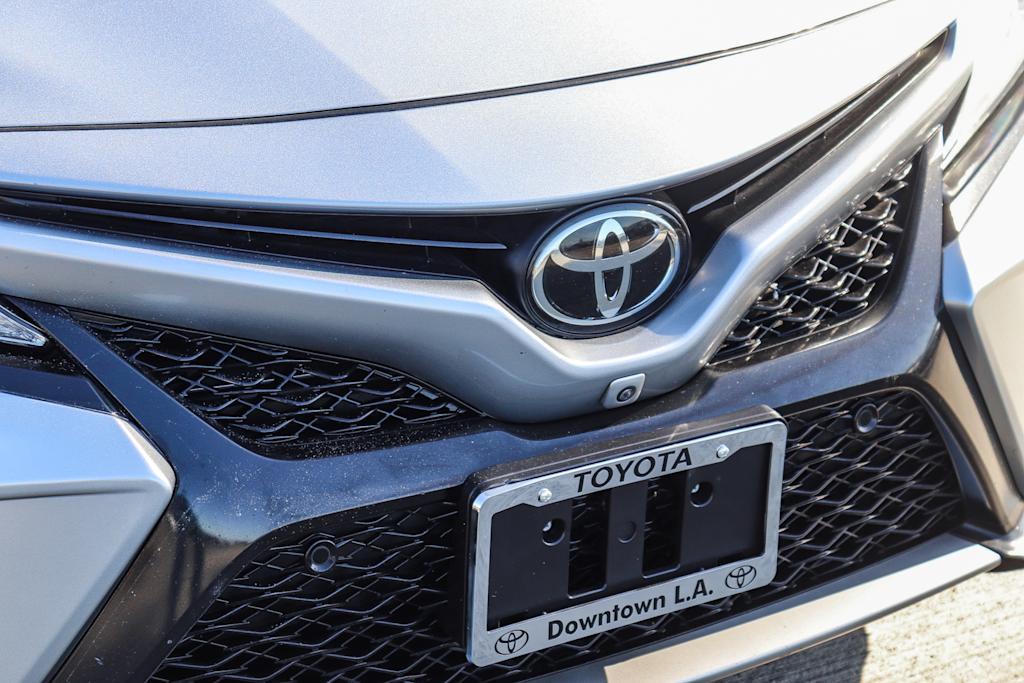 2019 Toyota Camry XSE 19