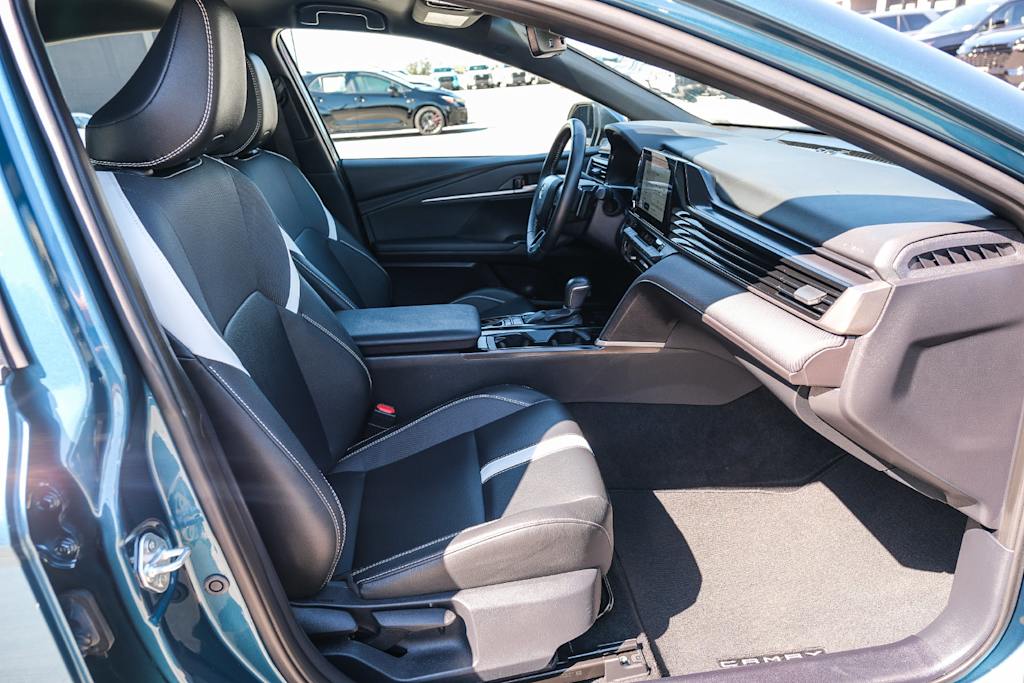 Thumbnail: 2025 Toyota Camry - 9