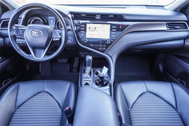 2020 Toyota Camry SE 2