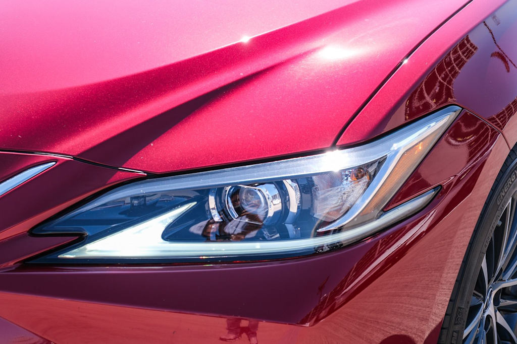 Thumbnail: 2023 Lexus ES - 23