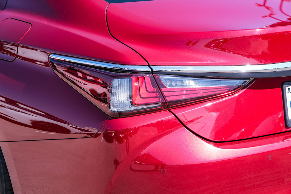 Thumbnail: 2023 Lexus ES - 19