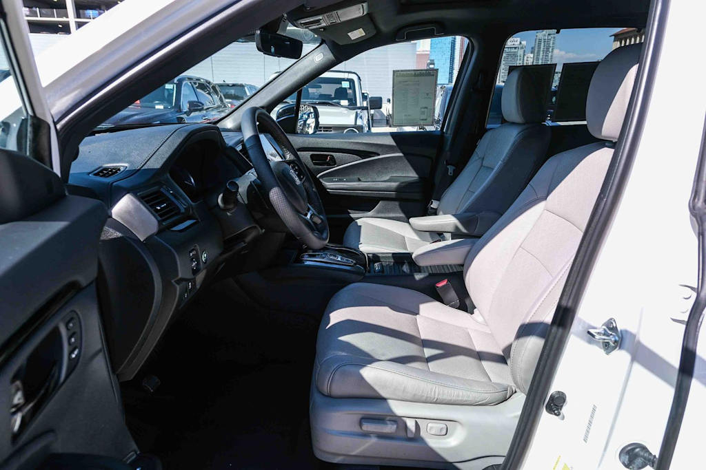 Thumbnail: 2023 Honda Passport - 10