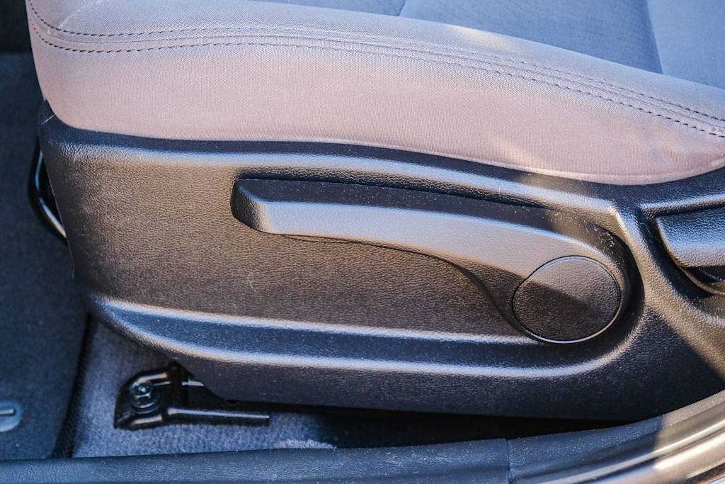 Thumbnail: 2016 Hyundai Elantra - 26
