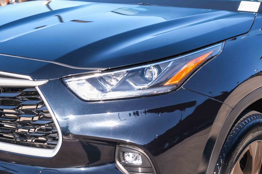 Thumbnail: 2023 Toyota Highlander - 19