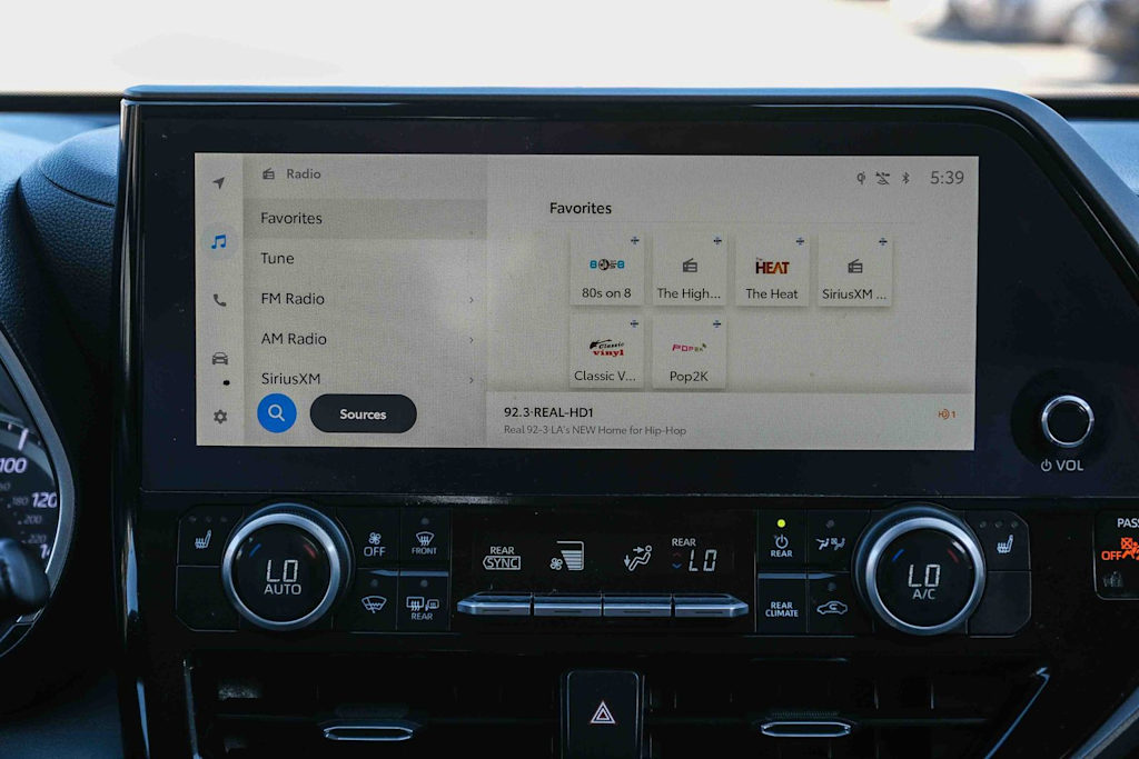 Thumbnail: 2023 Toyota Highlander - 21