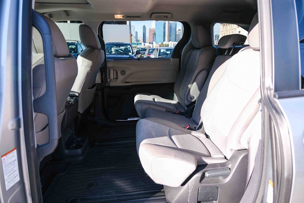 Thumbnail: 2024 Toyota Sienna - 12