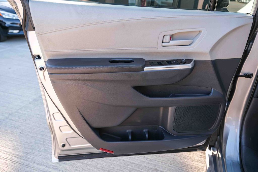 Thumbnail: 2024 Toyota Sienna - 24