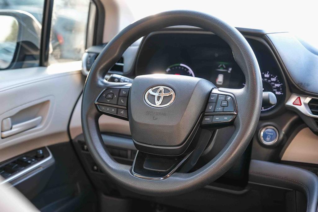 Thumbnail: 2024 Toyota Sienna - 9