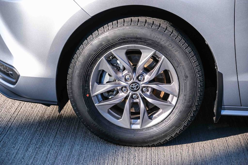 Thumbnail: 2024 Toyota Sienna - 20