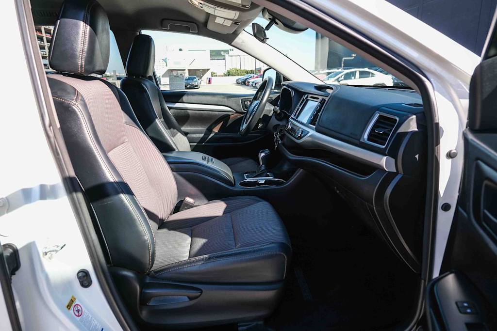 Thumbnail: 2018 Toyota Highlander - 9