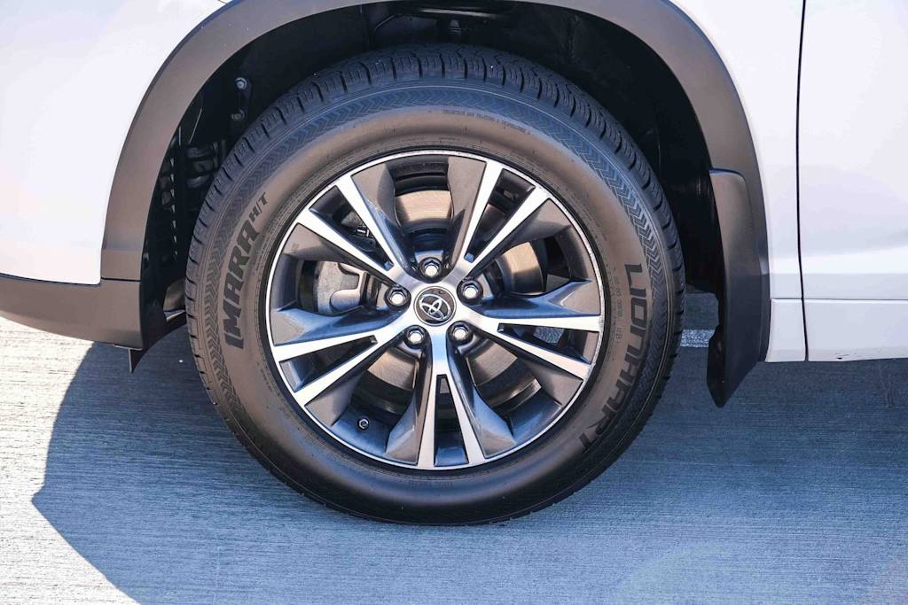 Thumbnail: 2018 Toyota Highlander - 20