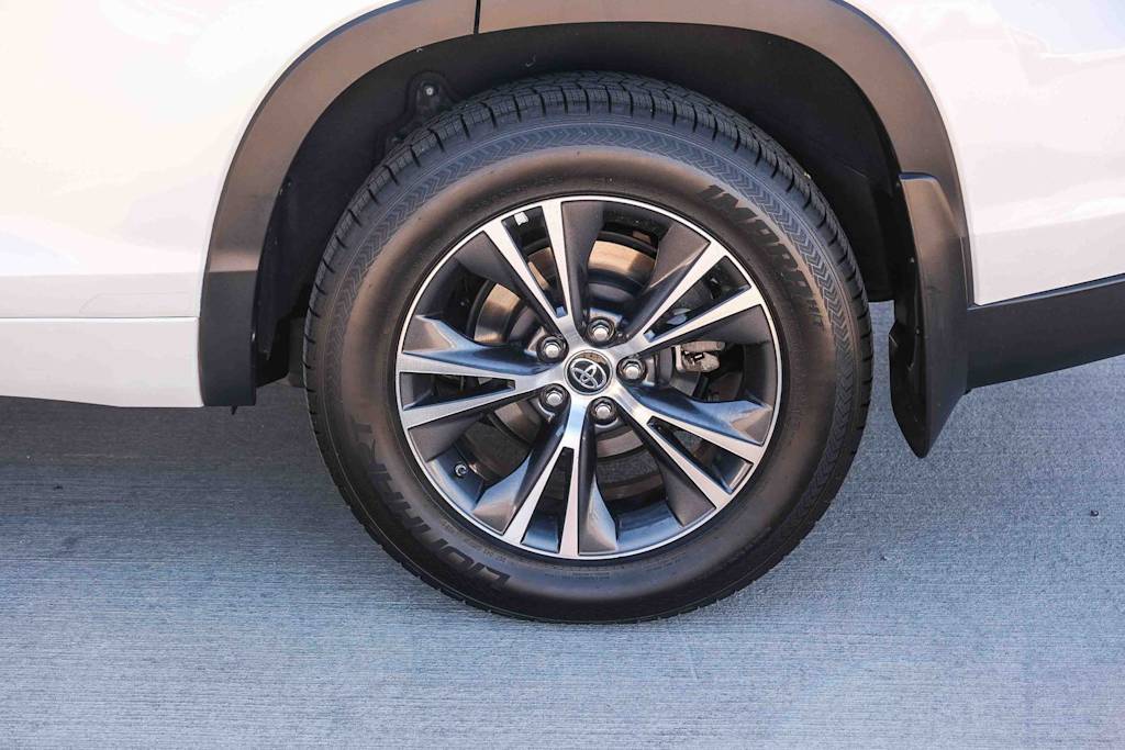 Thumbnail: 2018 Toyota Highlander - 6