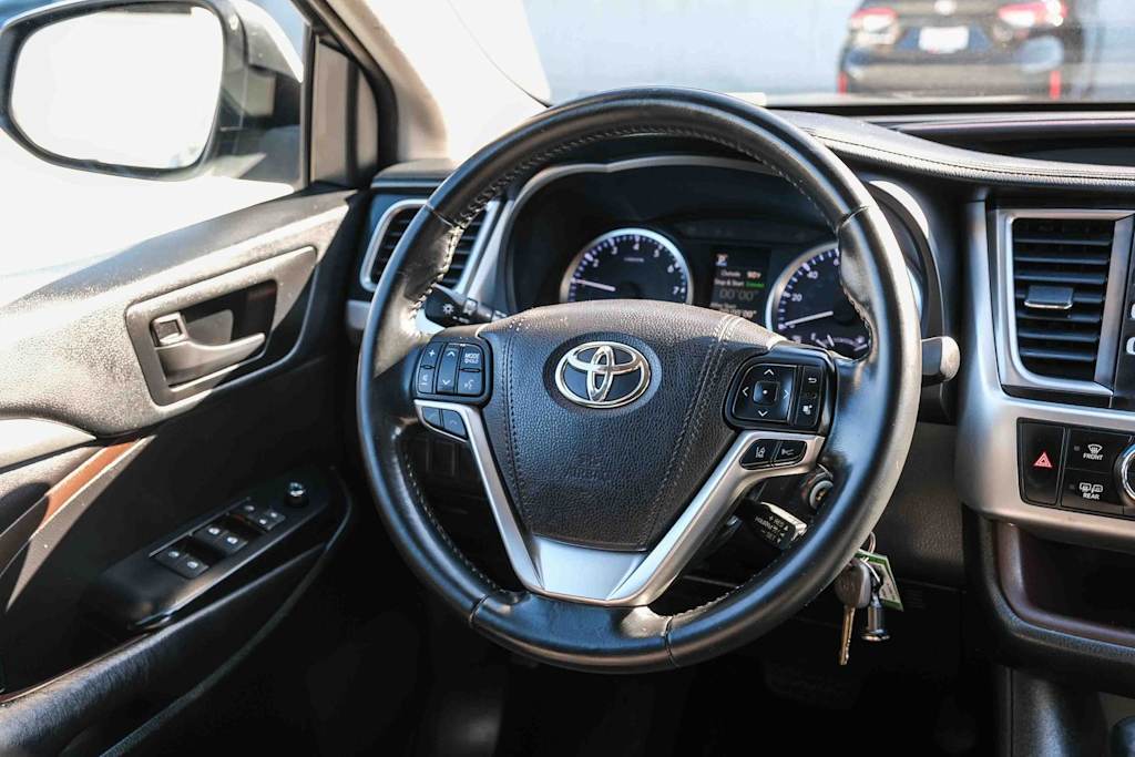 Thumbnail: 2018 Toyota Highlander - 8