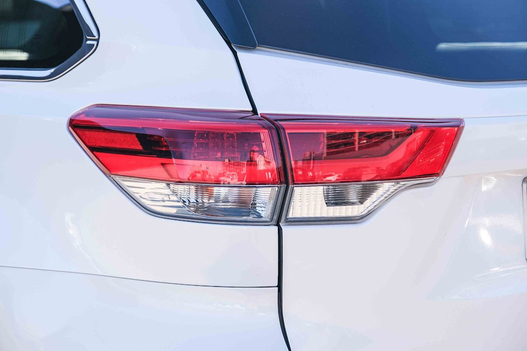 Thumbnail: 2018 Toyota Highlander - 18