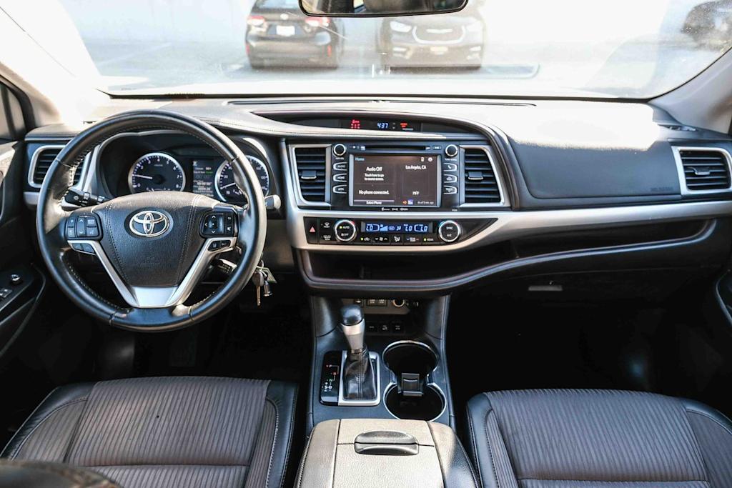 Thumbnail: 2018 Toyota Highlander - 2