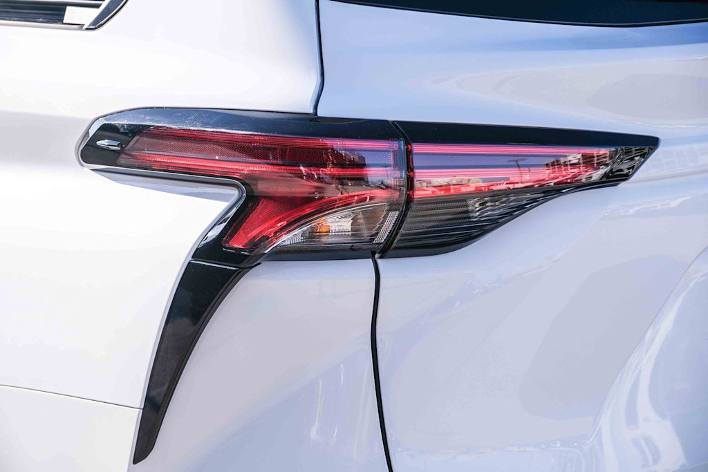 Thumbnail: 2024 Toyota Sienna - 17