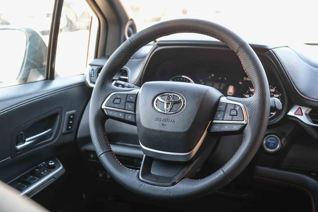 Thumbnail: 2024 Toyota Sienna - 9