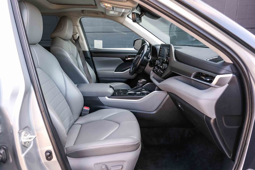 Thumbnail: 2021 Toyota Highlander - 9