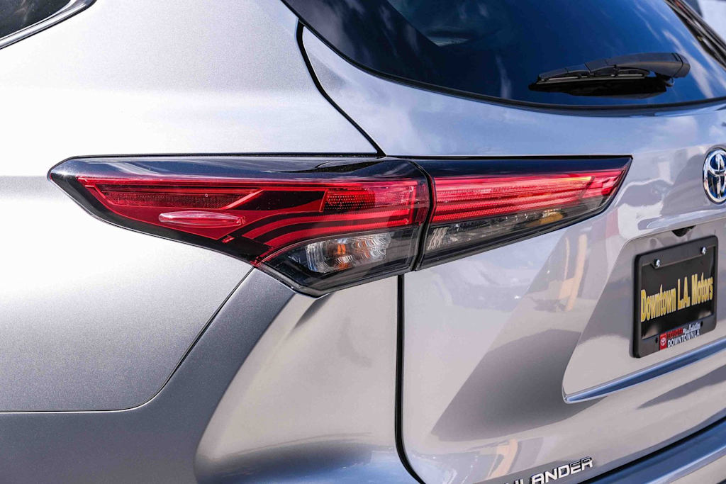 Thumbnail: 2021 Toyota Highlander - 18