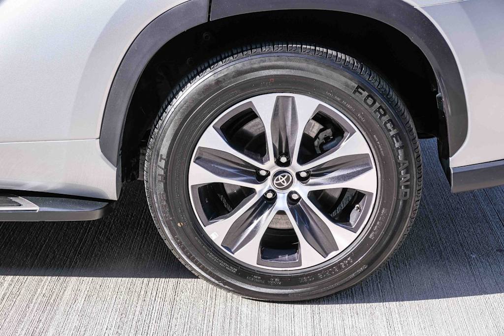 Thumbnail: 2021 Toyota Highlander - 6