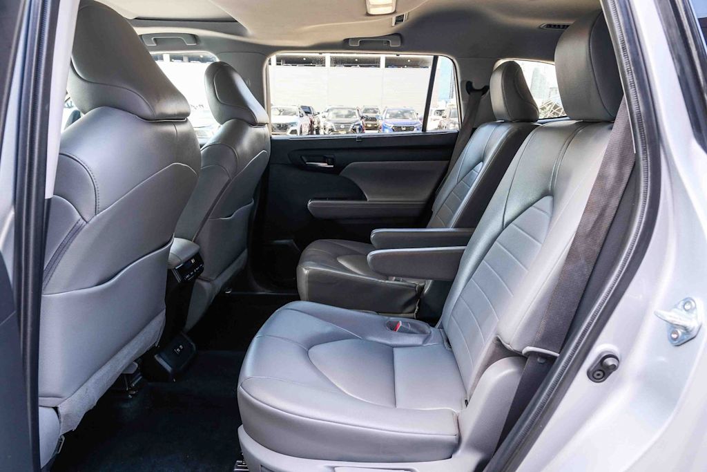 Thumbnail: 2021 Toyota Highlander - 11