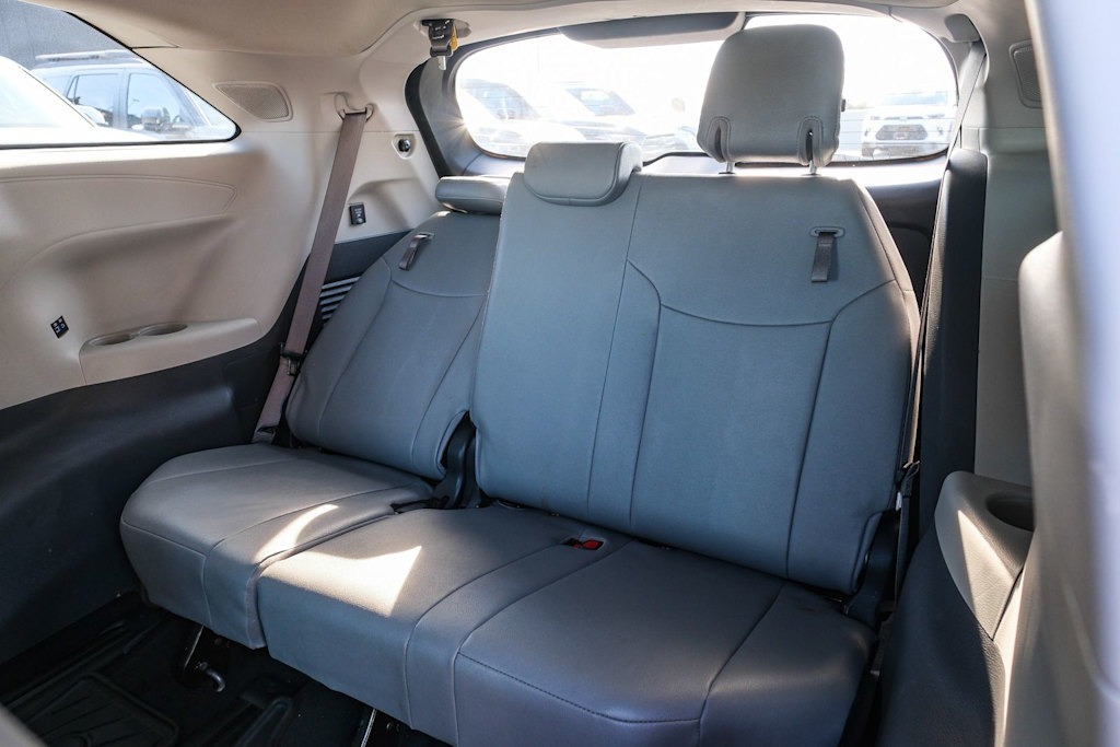 Thumbnail: 2024 Toyota Sienna - 24