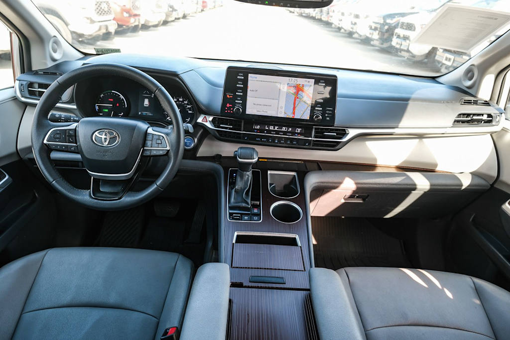 Thumbnail: 2024 Toyota Sienna - 2