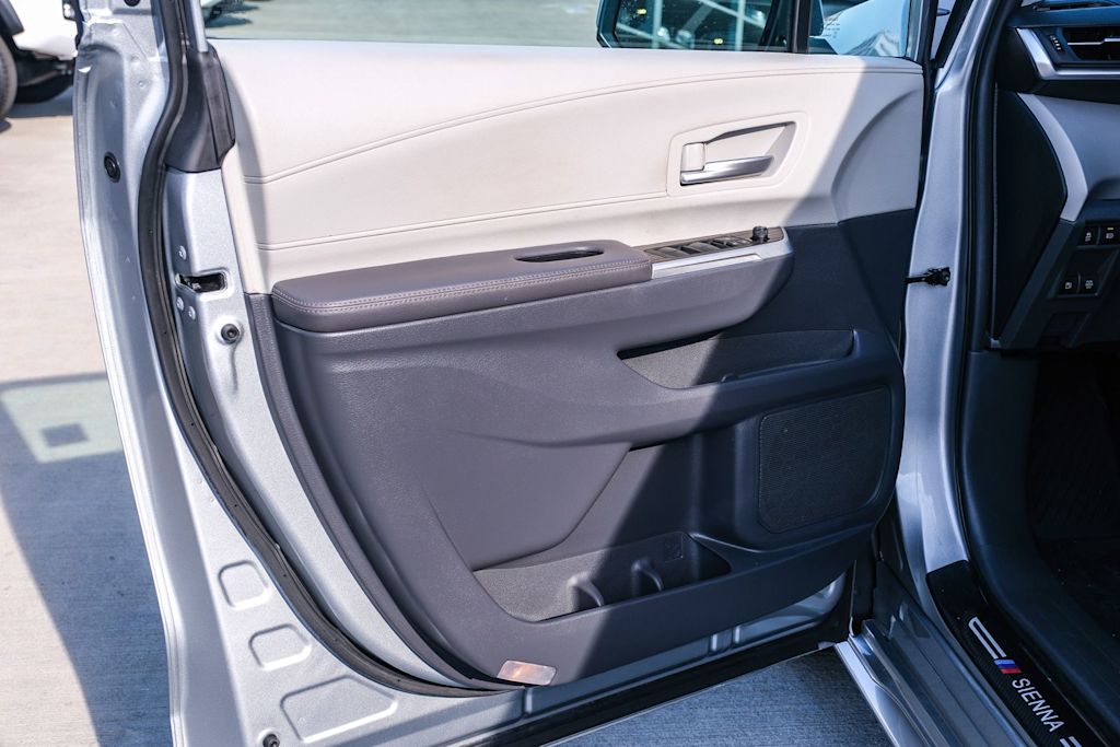 Thumbnail: 2024 Toyota Sienna - 26