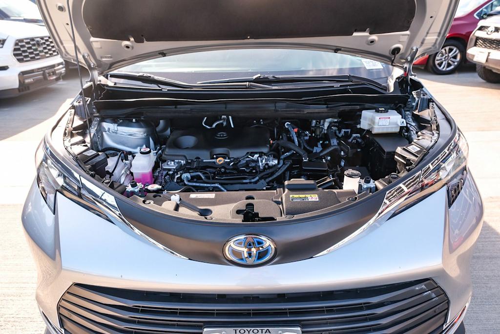 Thumbnail: 2024 Toyota Sienna - 8