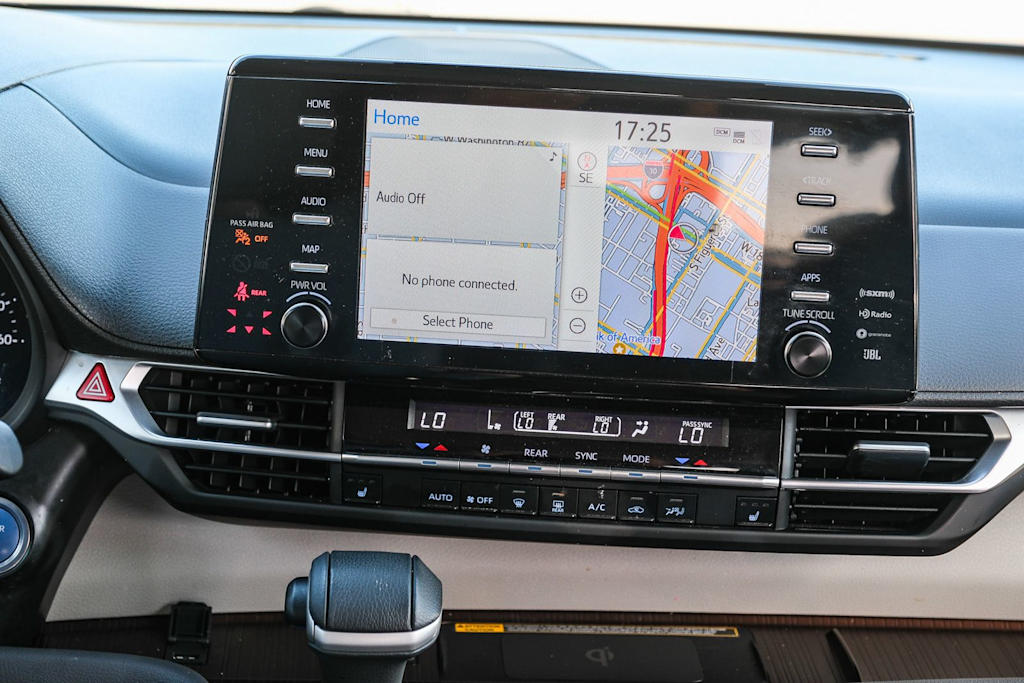 Thumbnail: 2024 Toyota Sienna - 13
