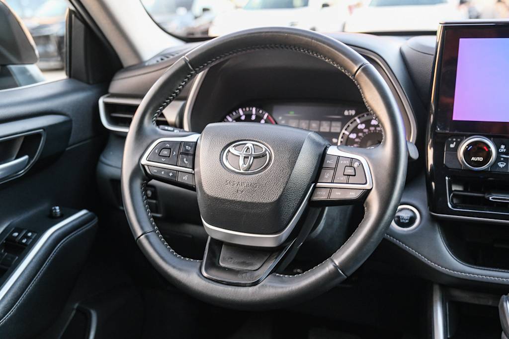 Thumbnail: 2024 Toyota Highlander - 8